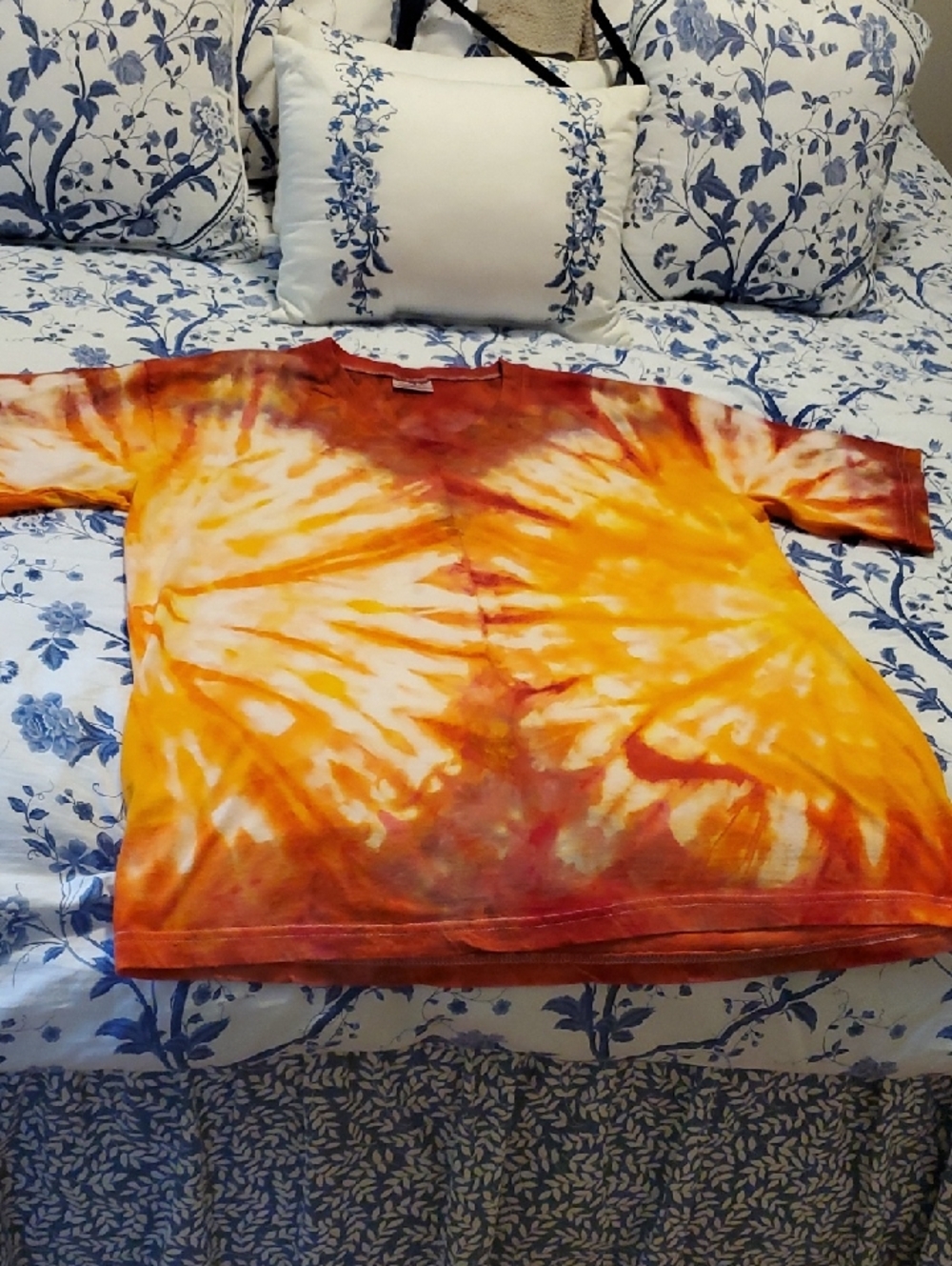 CURATED BY RUA'H KIBRIYA: Tie Dyed Double Sunburst V-Neck Tshirt, NWOTx